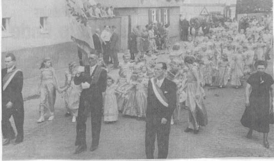 Festumzug durch Bischofsheim 1954